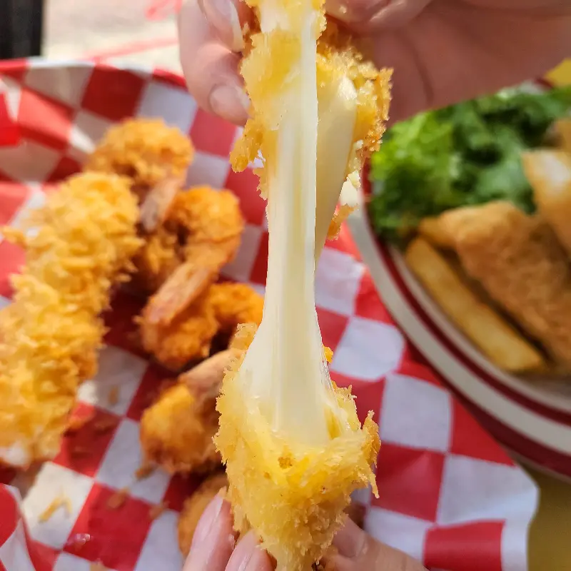 치즈스틱과 새우튀김