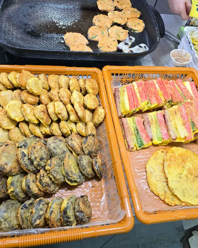 먹음직스럽게 구워진 전들의 모습