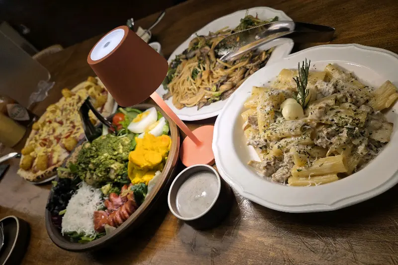 푸짐한 양의 샐러드