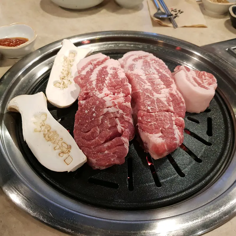 잘 구워진 고기