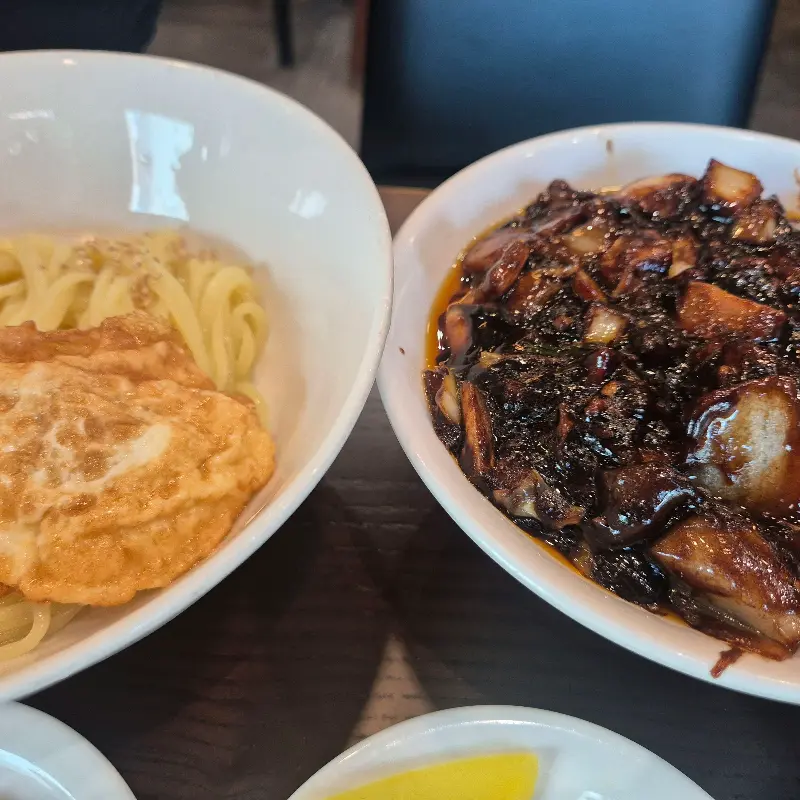 간짜장과 뼈짬뽕