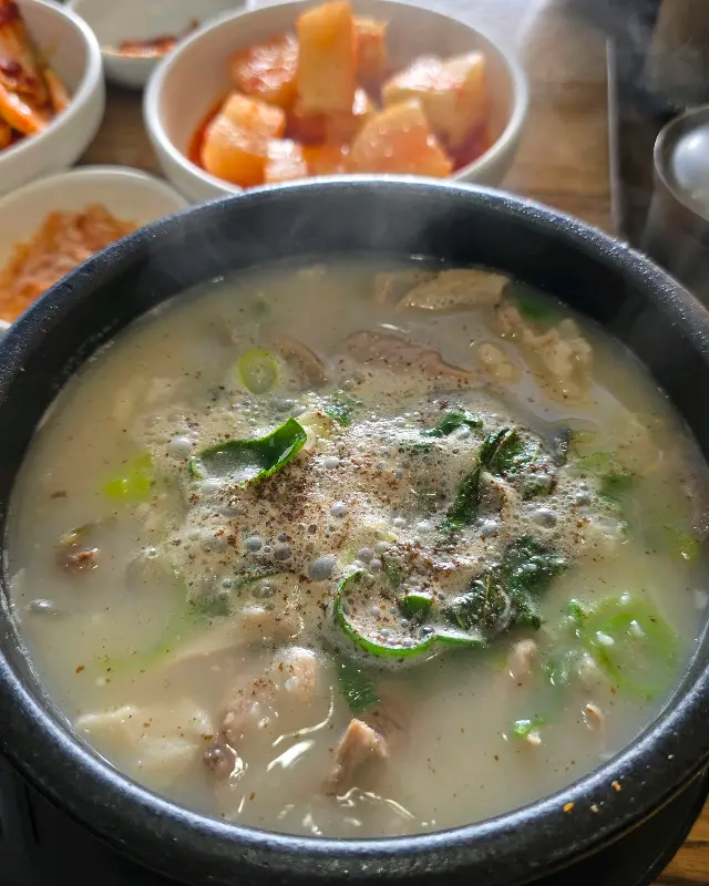 순대국 안에 들어있는 고기의 모습