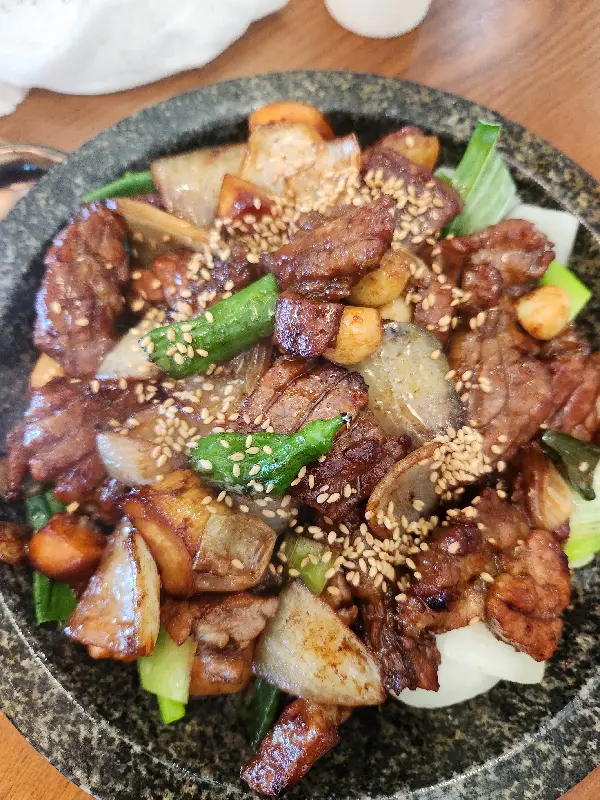 푸짐한 갈비탕 한 그릇