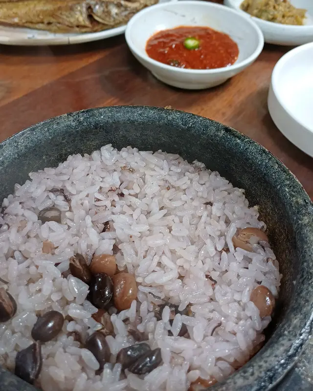 콩이 들어간 돌솥밥