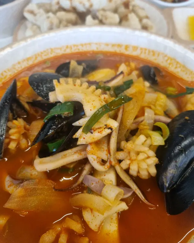 싱싱한 해물이 가득한 짬뽕의 모습