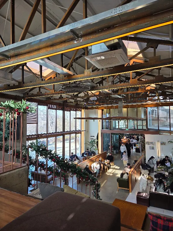 카페 안낙 내부 전경