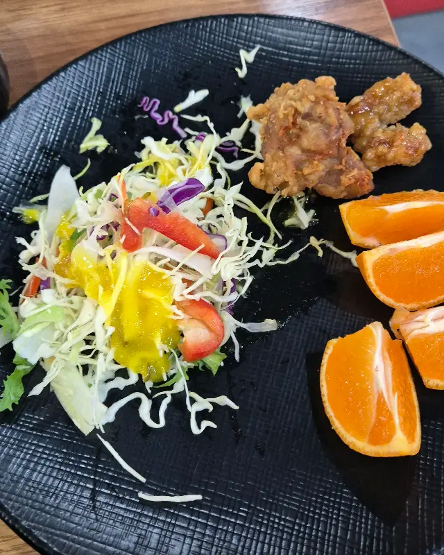 후식까지 완벽한 뷔페 한 상