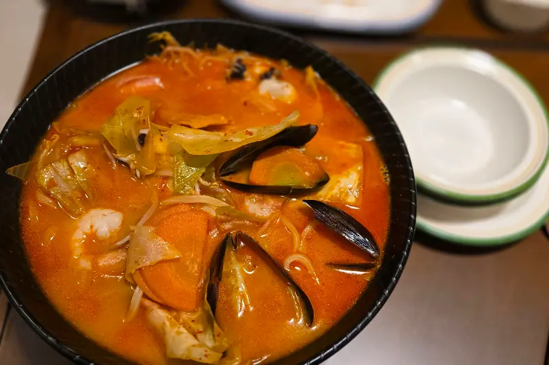 얼큰 해물탕면