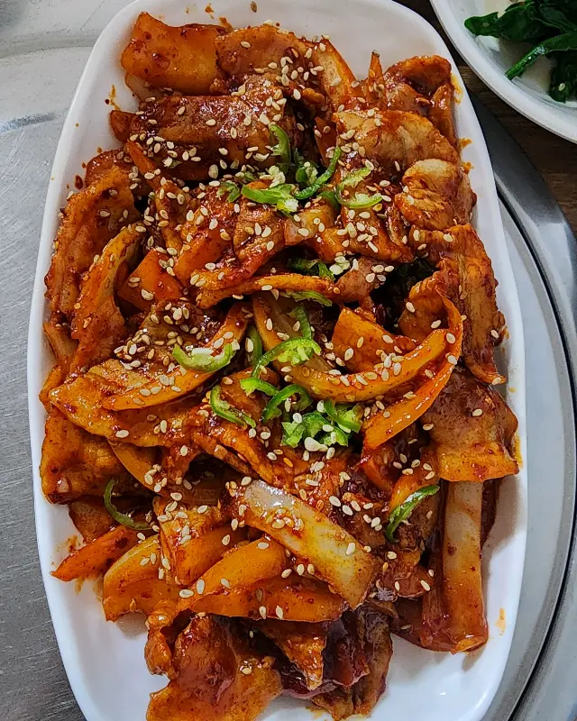 윤기 좔좔 흐르는 갓 지은 밥