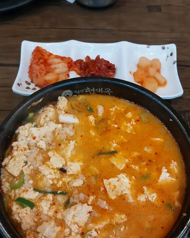 순한두부찌개의 매혹적인 자태