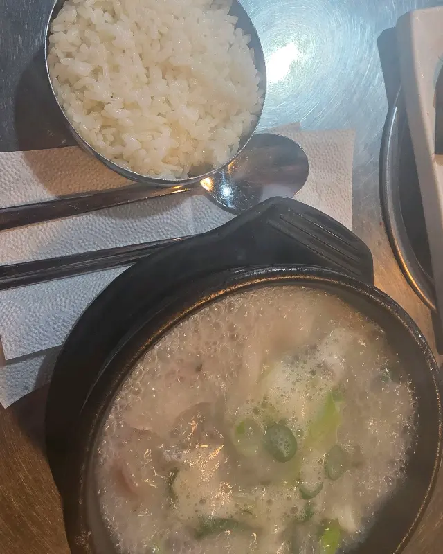 갓 지은 따끈따끈한 밥