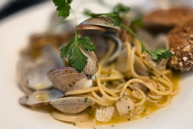 바지락과 파스타 면의 조화로운 모습