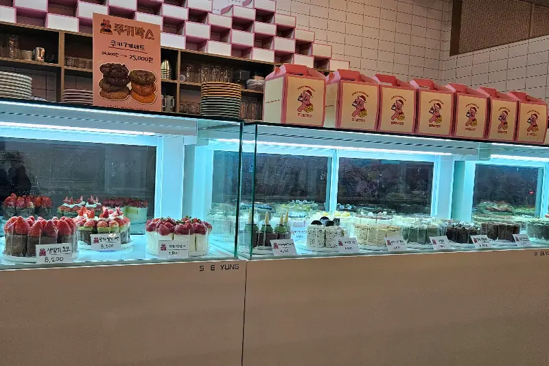 다양한 케이크 쇼케이스