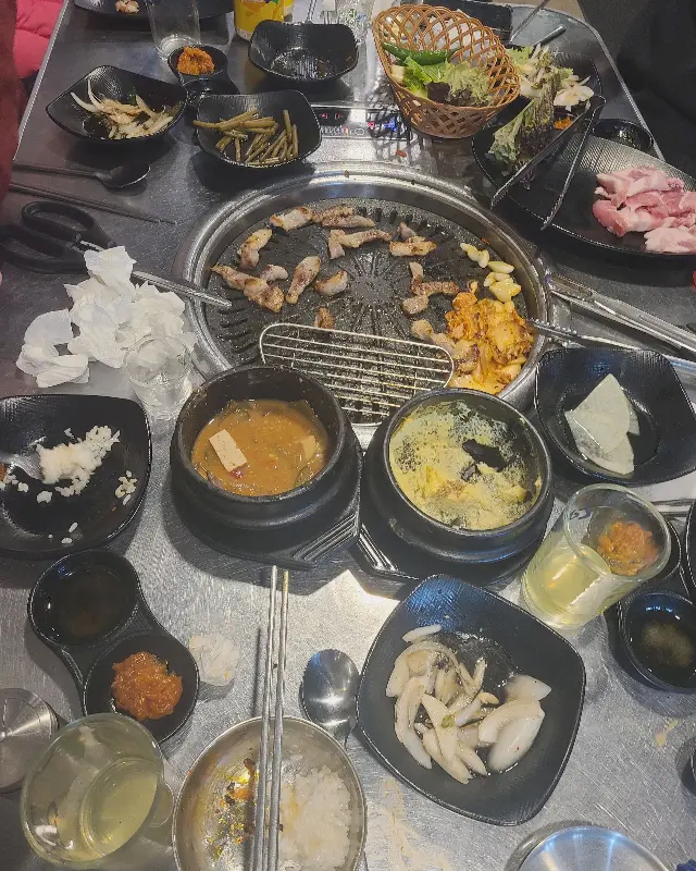 푸짐하게 차려진 한 상 차림