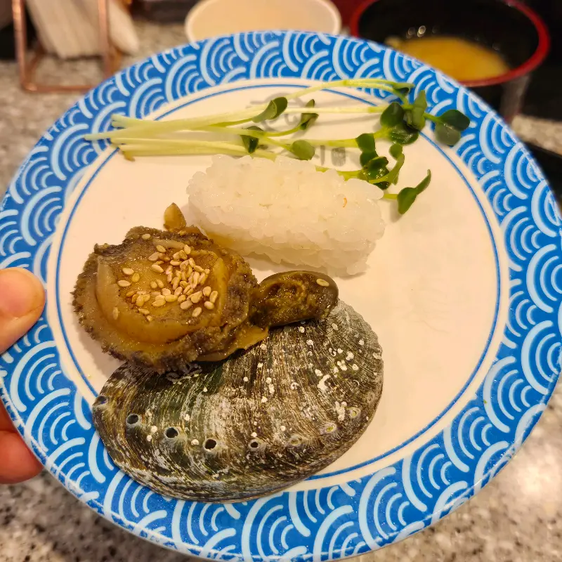 신선한 재료가 돋보이는 초밥