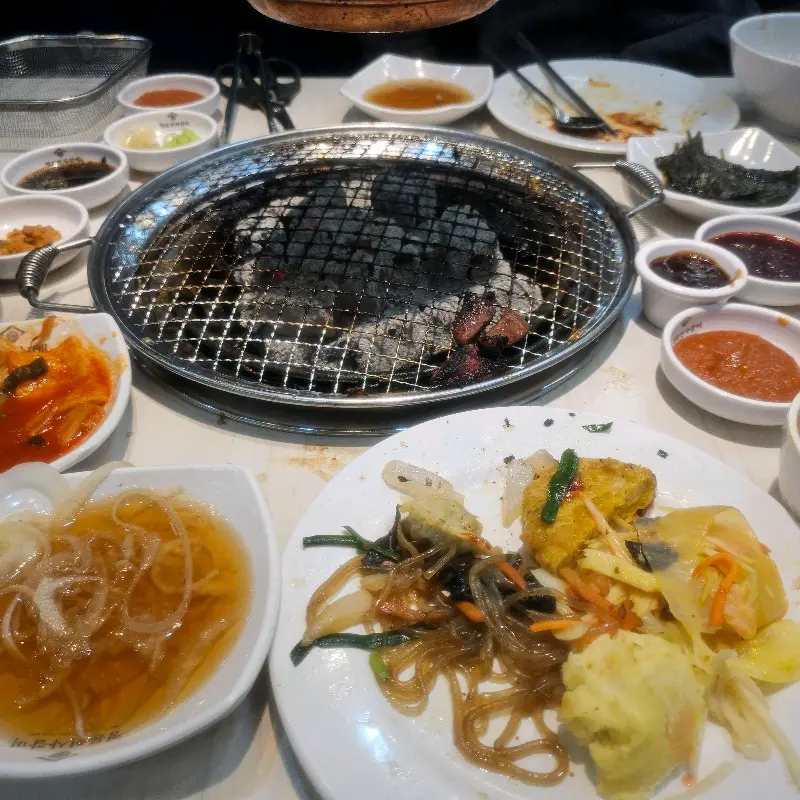 맛있게 구워진 돼지갈비