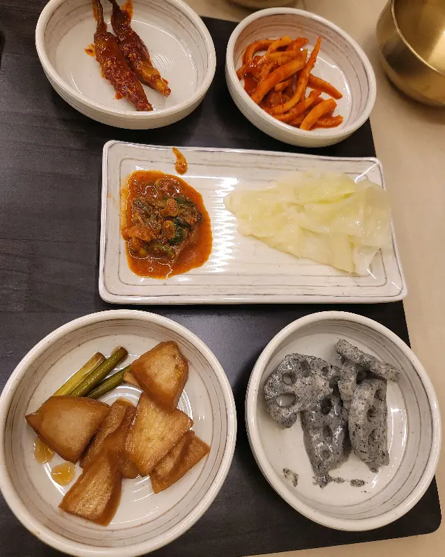 고등어 구이와 제육볶음