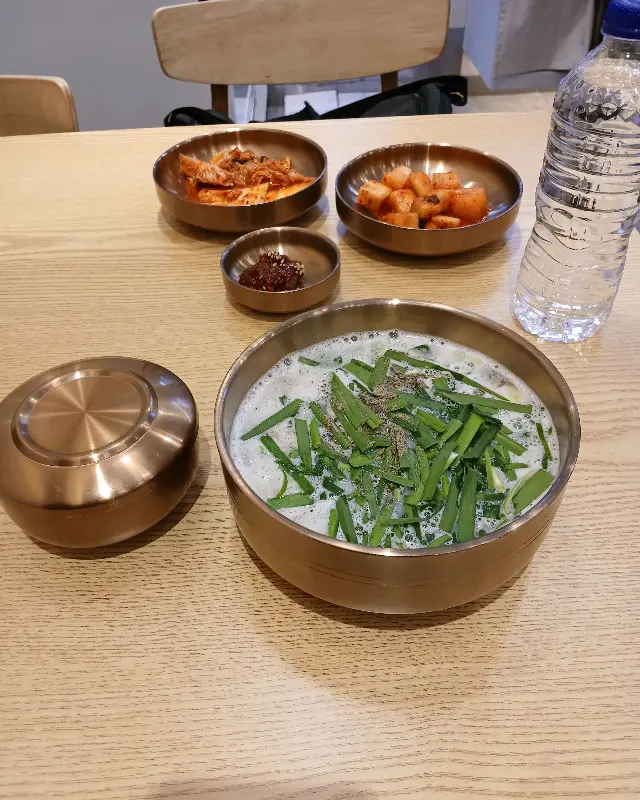 맛깔스러운 김치와 깍두기