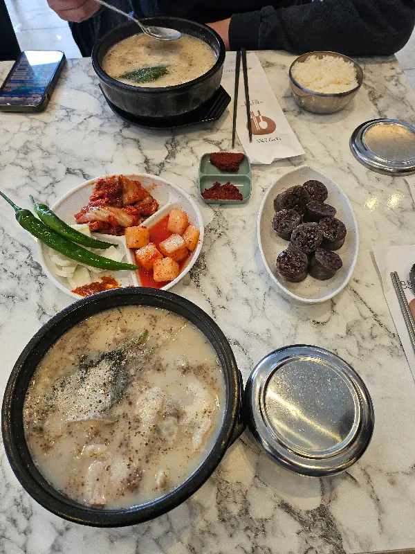 푸짐한 순대국밥 한 상