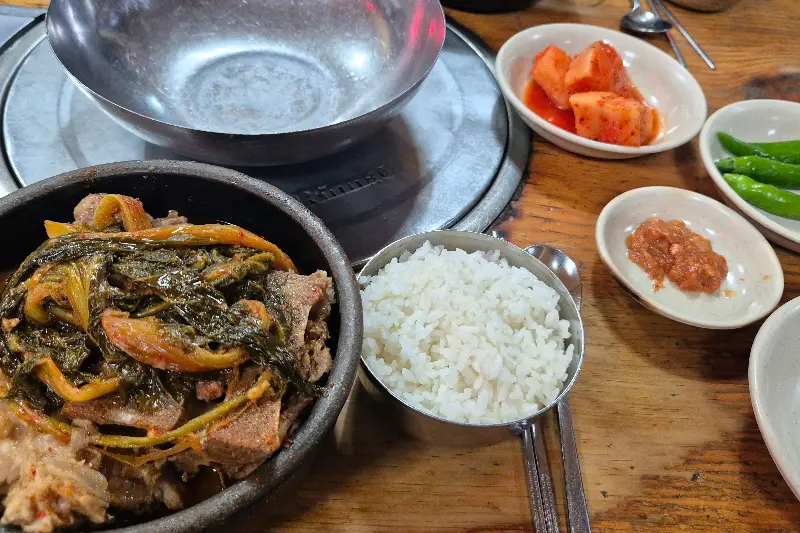 뼈해장국과 깍두기