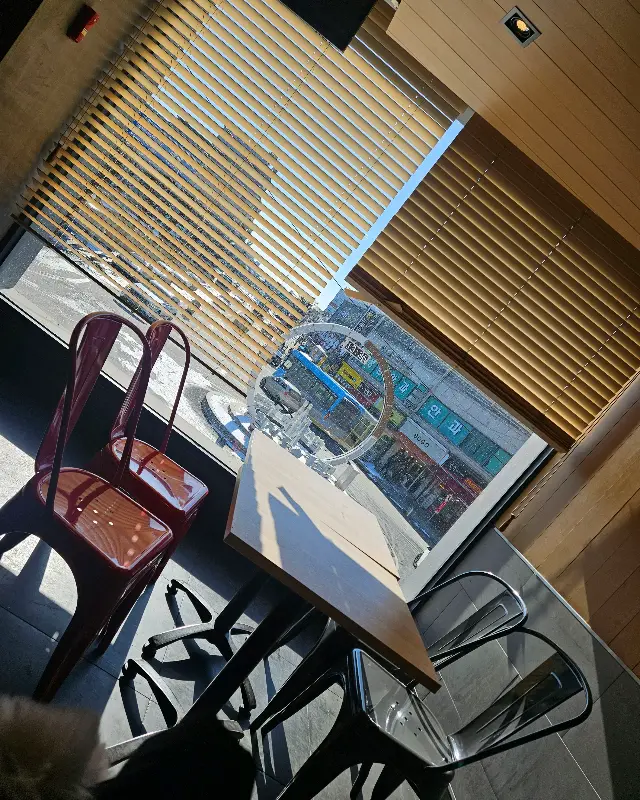 롯데리아 창가 좌석