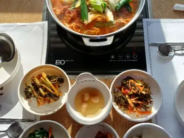 예당저수지 풍경과 함께 즐기는, 깊은 맛의 향연: 양어장집에서 만나는 최고의 예산 맛집