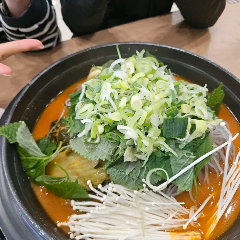 살코기가 푸짐하게 붙어있는 뼈다귀