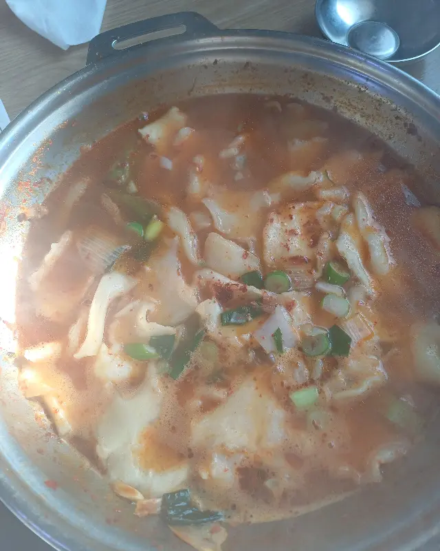 메기조림에 추가한 수제비