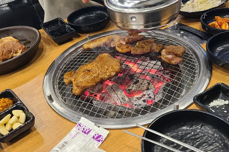 푸짐한 돼지갈비 한 상