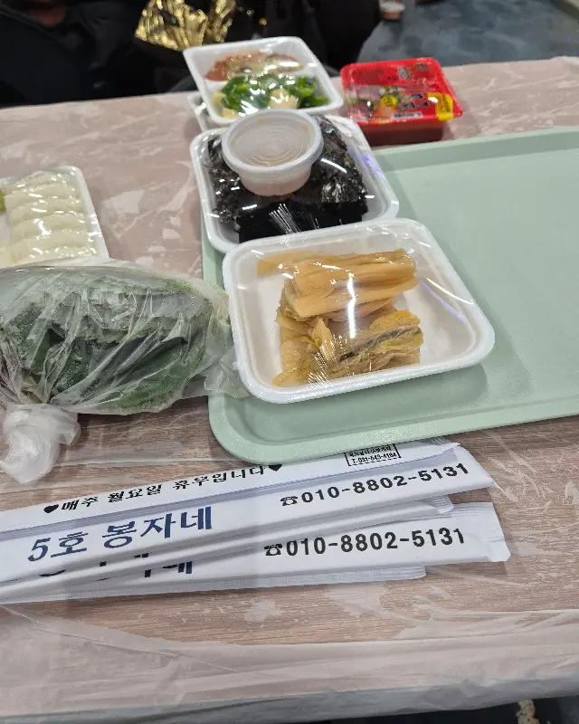 깔끔하게 차려진 밑반찬