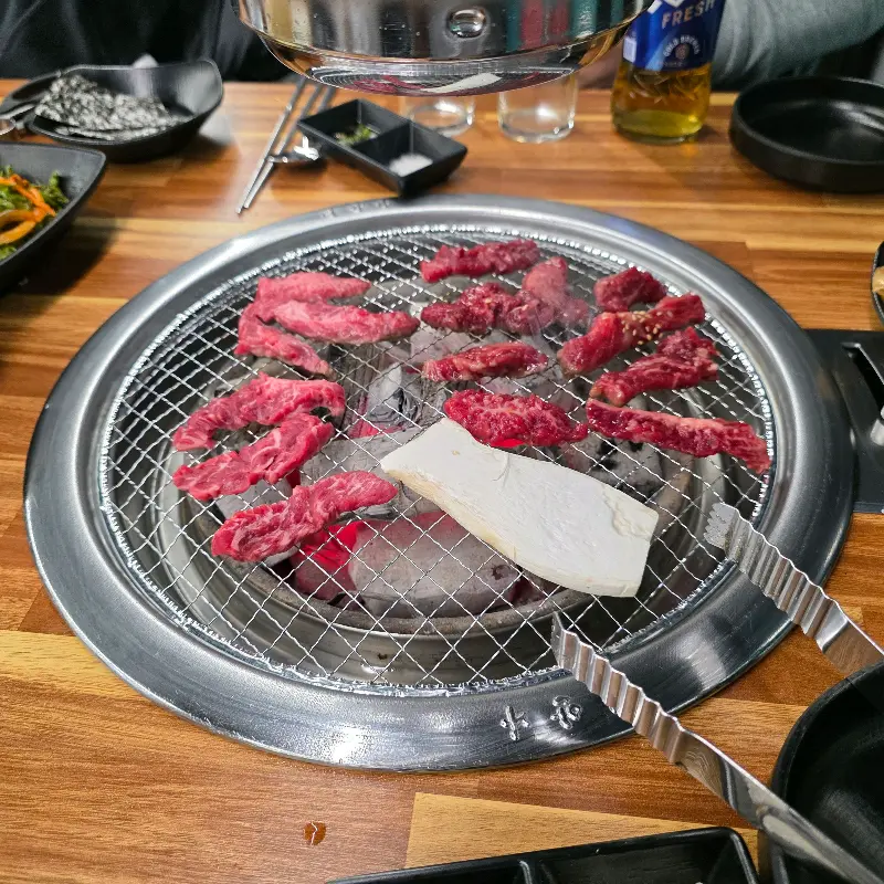 숯불갈비와 초밥의 환상적인 만남