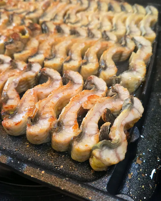 초벌구이된 장어