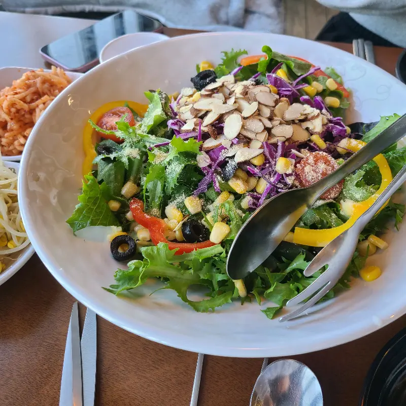 신선한 샐러드 파스타