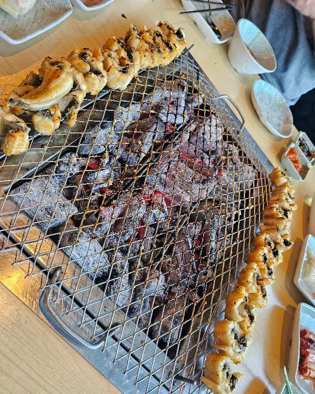 장어와 곁들임 메뉴들