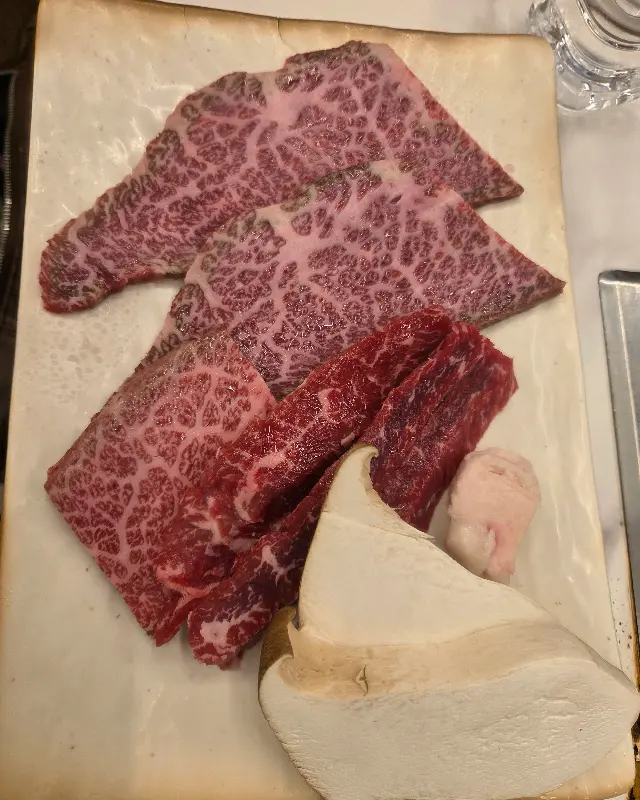 마블링이 촘촘한 소고기