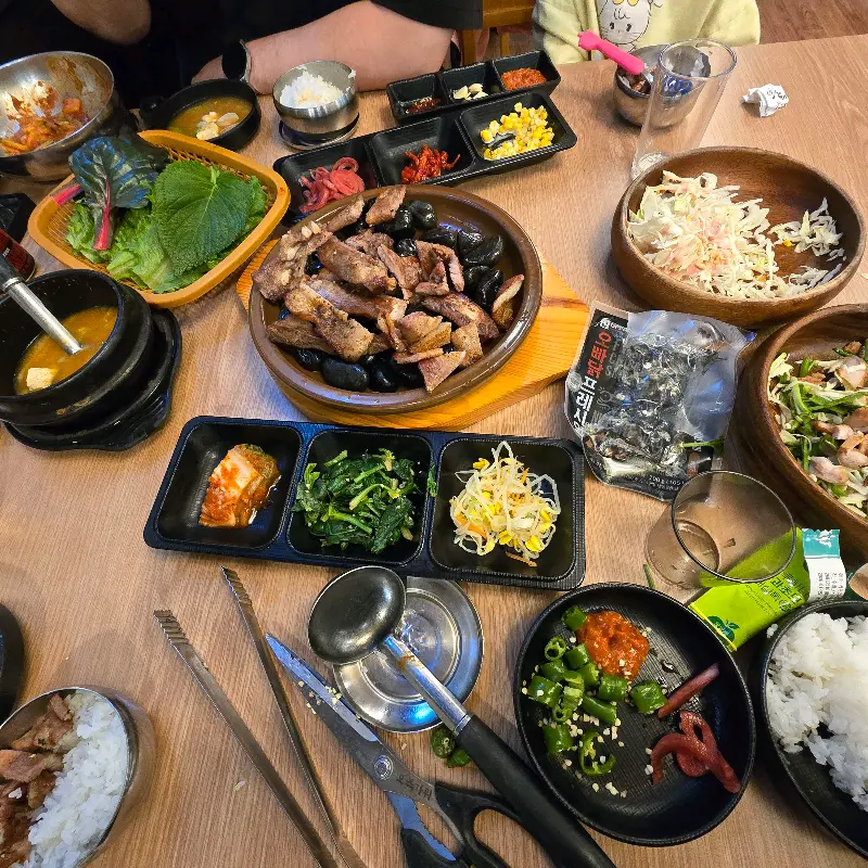 맛깔스러운 밑반찬들