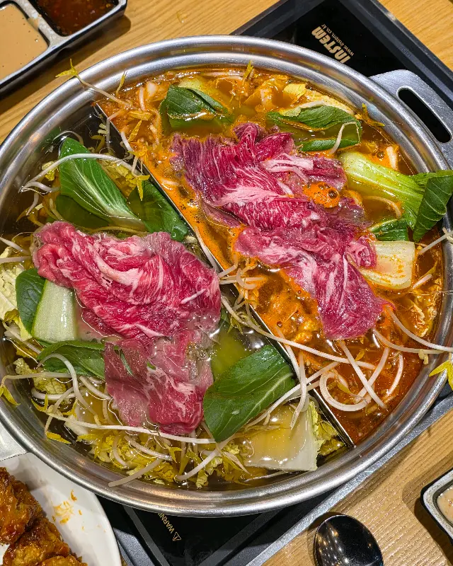 샤브샤브에 고기 투하!