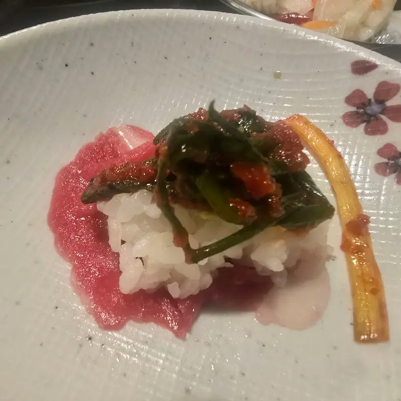 육회와 밥의 환상적인 조화