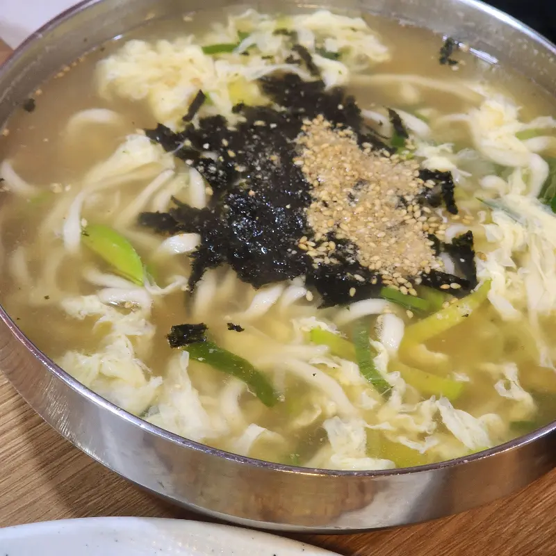 맑은 칼국수의 클로즈업 샷