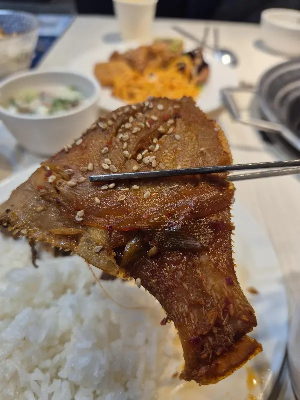 맛있는 뷔페 음식과 밥