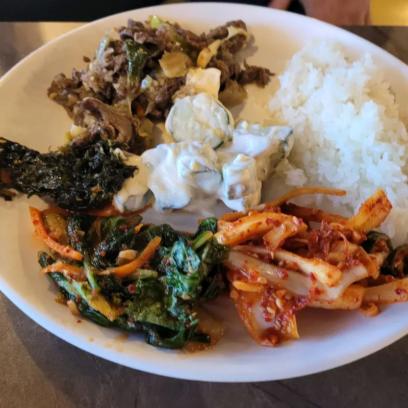 푸짐한 뷔페식 반찬