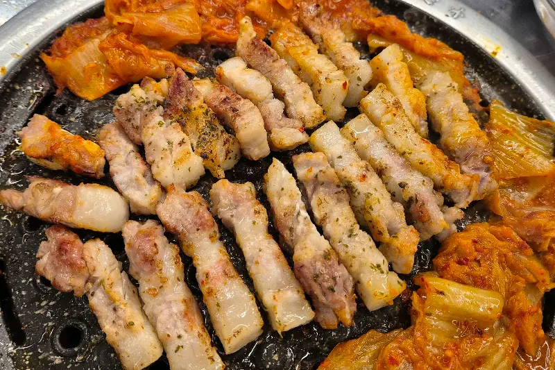 김치와 함께 구워먹는 뒷고기