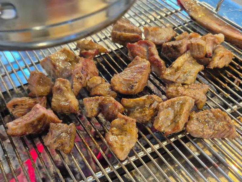 침샘 자극하는 양갈비 비주얼