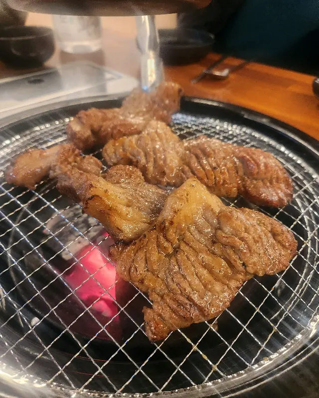 깔끔하게 비워진 식탁