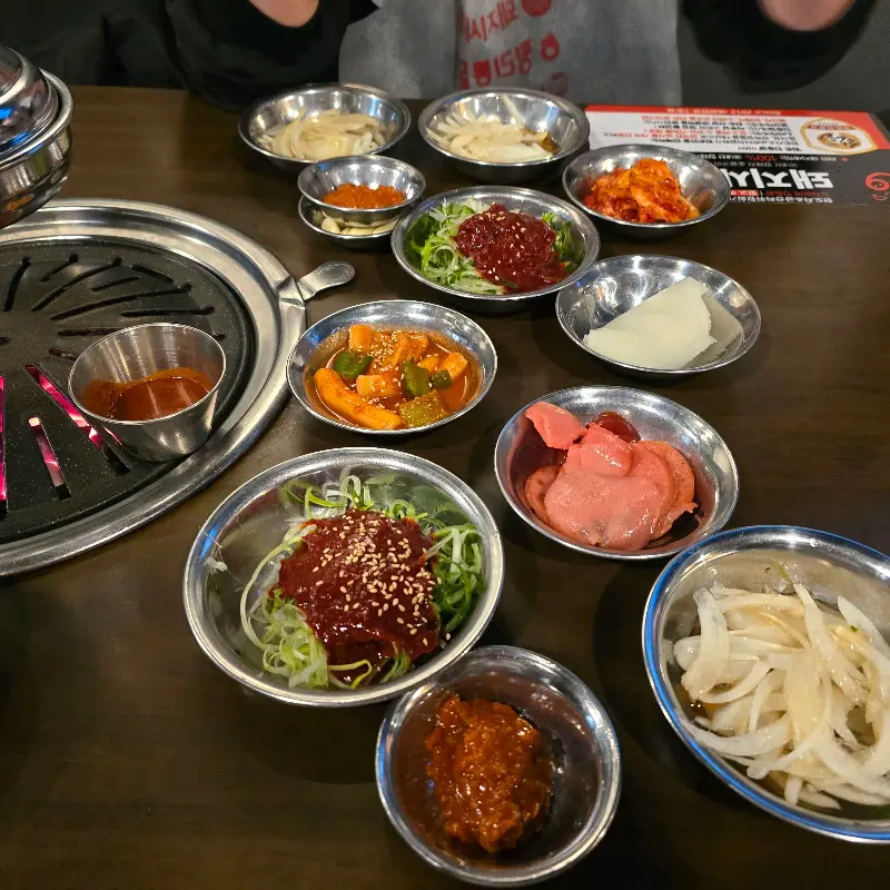 콩가루 듬뿍 찍은 돼지껍데기