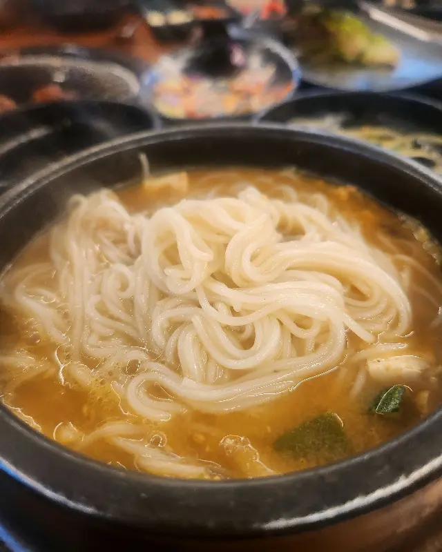 새콤달콤 명태회냉면