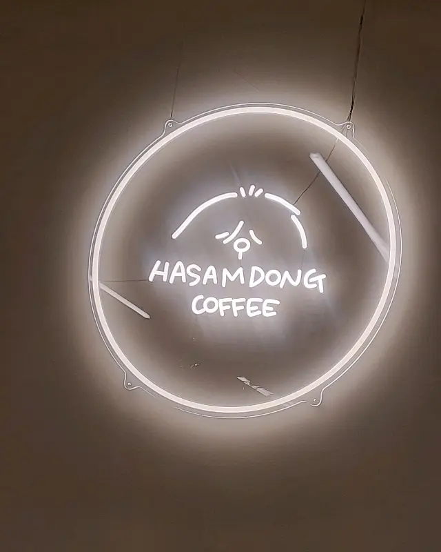 하삼동커피 네온사인