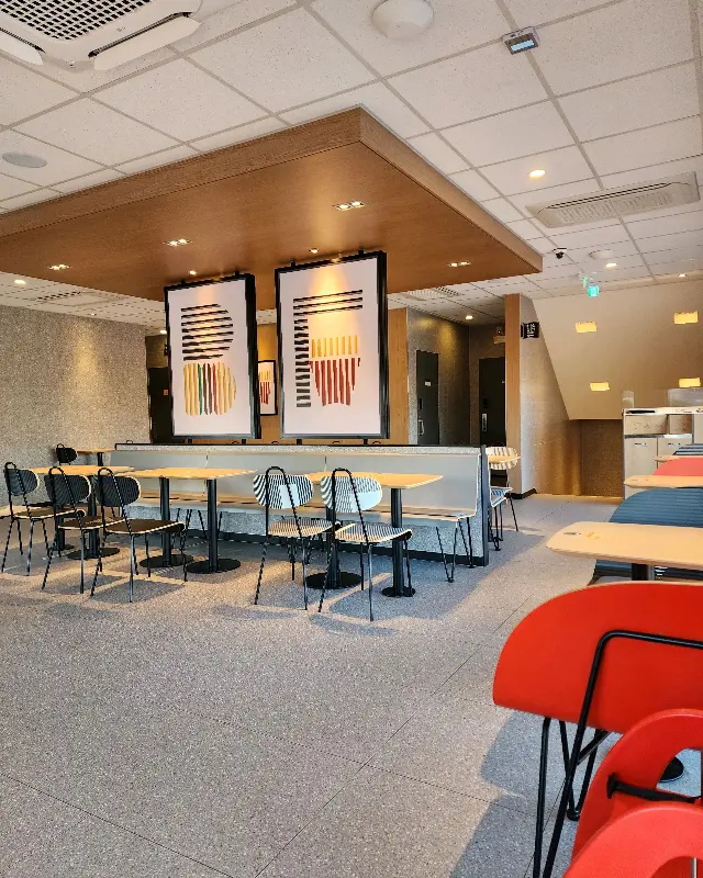 깔끔한 매장 내부