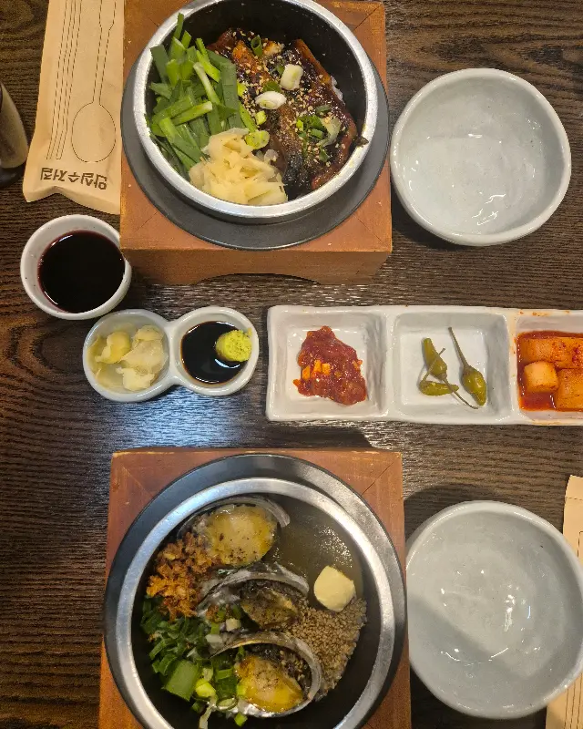 전복 버터 솥밥과 장어 솥밥