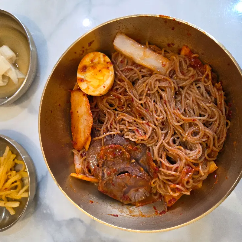 비빔냉면 샷